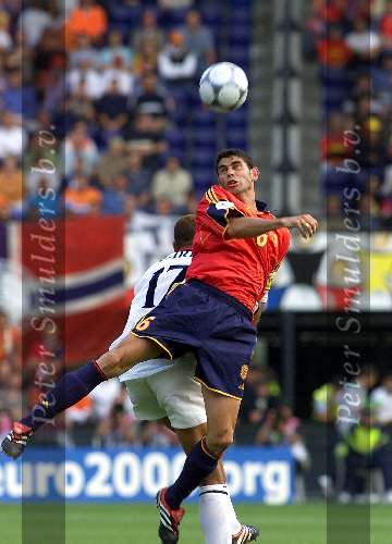 Spanje-Noorwegen, eindstand 0-1
Rotterdam, 13 juni 2000
Hierro kopbal
Europees Kampioenschap Voetbal 2000