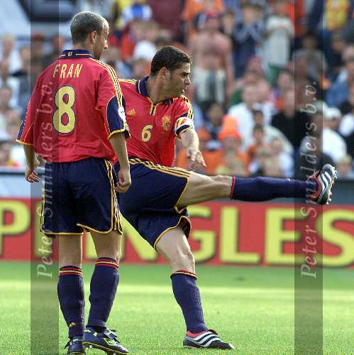Spanje-Noorwegen
Rotterdam, 13 juni 2000
Fernando Hierro en Fran
Europees Kampioenschap Voetbal 2000