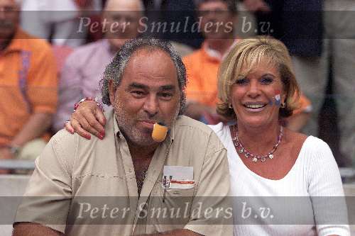 Amsterdam, 21 juni 2000    Euro 2000
Nederland-Frankrijk, eindstand 3-2
Jacques Snoek met vrouw
Europees Kampioenschap Voetbal 2000