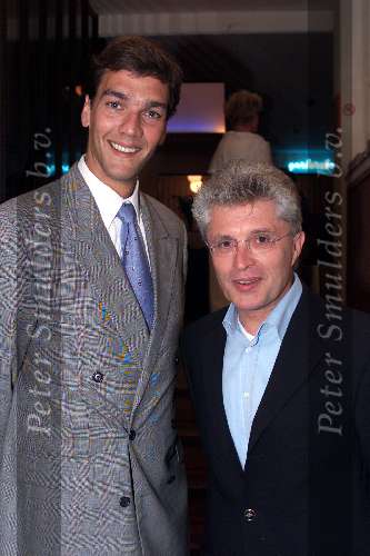 Amsterdam, 23 juni 2000
Premiere Tango de Valentino
Jacques d\\\'Ancona met vriend