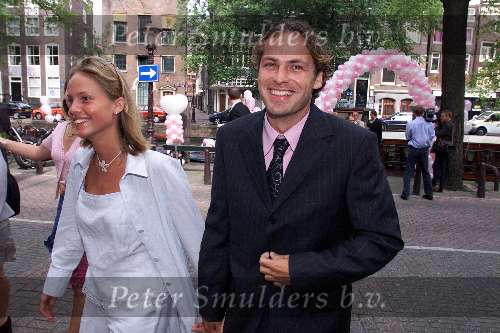 Amsterdam 3 juni 2000
Ruud Gullit en Estelle Cruyff trouwen.
John Ewbank met nieuwe vriendin