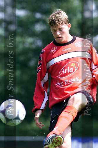 Landgraaf 6 juni 2000
Training Denemarken met Jan Heintze, Jon Dahl Tomasson en Jesper Gronkjaer
Jon Dahl Tomasson met Adidas schoenen en bal
Europees Kampioenschap Voetbal 2000