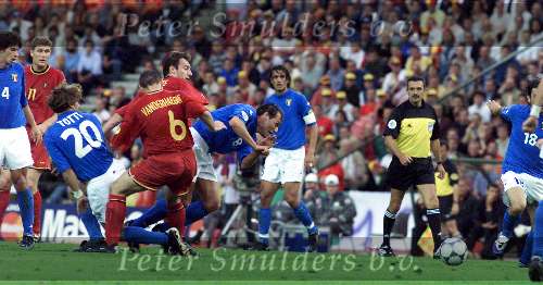 Brussel, 14 juni 2000
Belgie-Italie, eindstand 0-2
6 Paolo Negro scheidsrechterJose Maria Garcia
Europees Kampioenschap voetbal 2000