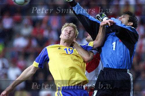 Eindhoven, 15 juni 2000
Euro 2000
Turkije-Zweden, eindstand
19 Kennet Andersson in duel met doelman Rustu
Mooi kopbal mooie aktie keepersaktie
Europees Kampioenschap Voetbal 2000