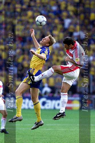 Eindhoven, 15 juni 2000
Euro 2000
Turkije-Zweden, eindstand
Kennet Andersson in duel met  Fatih
Europees Kampioenschap Voetbal 2000