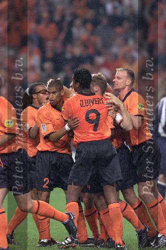 Amsterdam 11 juni 2000
Nederland blij na doelpunt
Patrick kluivert Michael Reiziger Edgar Davids Dennis Bergkamp
Europees Kampioenschap Voetbal 2000
