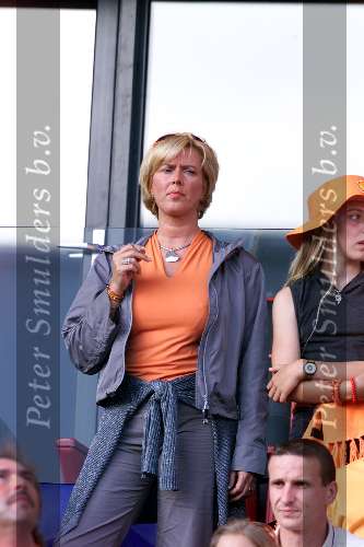 Rotterdam16 juni 2000 Euro 2000
Nederland-Denemarken, eindstand 3-0
Monique Rijkaard met een sigaret
Europees Kampioenschap Voetbal 2000