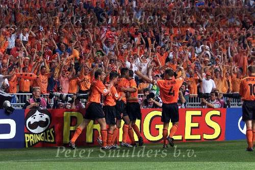 Amsterdam 21 juni 2000 euro 2000
Nederland-Frankrijk 3-2
Nederland blij  publiek
Patrick kluivert Paul Bosvelt Marc Overmars en Frank de Boer
Europees Kampioenschap Voetbal 2000