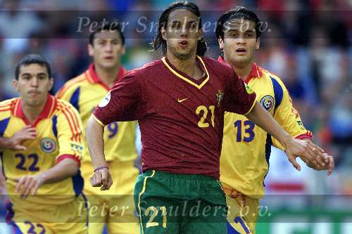 Arnhem, 17 juni 2000  Euro 2000
Roemenie-Portugal, eindstand 0-1
Nuno Gomes en Christian Chivu(13)