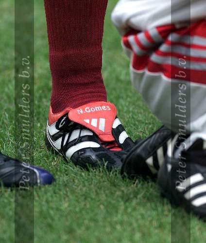 Amsterdam, 24 juni 2000    Euro 2000
Portugal-Turkije , eindstand 2-0
Adidas schoen van Nuno Gomes
Europees Kampioenschap Voetbal 2000