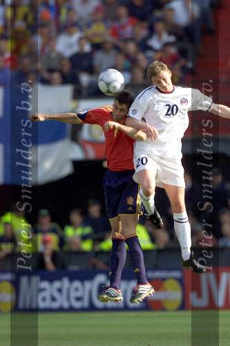 Spanje-Noorwegen, eindstand 0-1
Rotterdam, 13 juni 2000
Fernando Hierro in duel met Ole Gunnar Solskjaer
Europees Kampioenschap Voetbal 2000