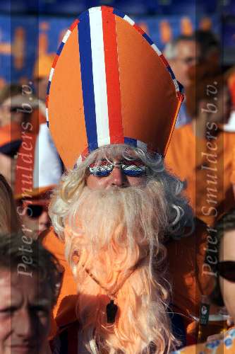 Rotterdam, 16 juni 2000 Euro 2000
Nederland-Denemarken, eindstand 3-0
supporters Nederlands elftal als Sinterklaas
Europees Kampioenschap Voetbal 2000