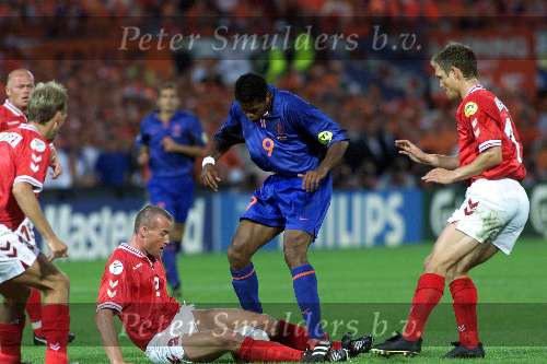 Rotterdam16 juni 2000 Euro 2000
Nederland-Denemarken, eindstand 3-0
Patrick Kluivert in duel met Michael Schjonberg
Europees Kampioenschap Voetbal 2000