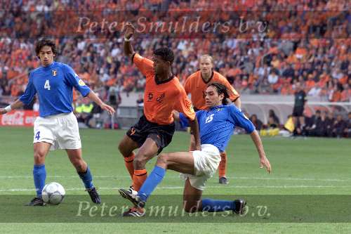 Amsterdam 29 juni 2000
Nederland-Italie 0-0 euro 2000
1e penalty. Patrick Kluivert en Alessandro Nesta
Europees Kampioenschap Voetbal 2000