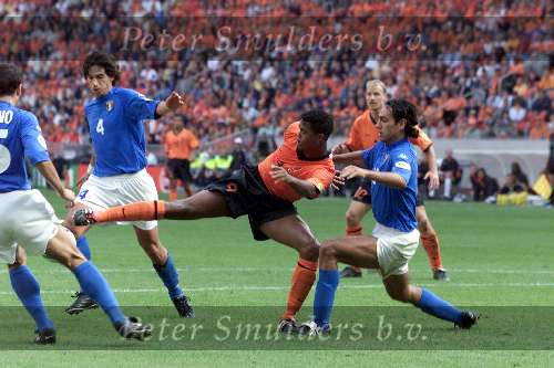 Amsterdam, 29 juni 2000   Euro 2000
Nederland-Italie, eindstand 0-0 ook na verlenging Italie wint na strafschoppen
Patrick Kluivert
Europees Kampioenschap Voetbal 2000