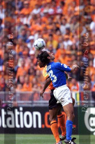 Amsterdam 29 juni 2000
Nederland-Italie 0-0 euro 2000
Patrick Kluivert en Alessandro Nesta
Europees Kampioenschap Voetbal 2000