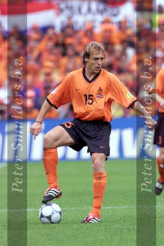 Rotterdam, 25 juni 2000   Euro 2000
Nederland-Yougoslavie, eindstand 6-1
Paul Bosvelt met adidas schoenen
Europees Kampioenschap Voetbal 2000