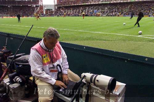 Brussel 14 juni
interland Belgie-Italie
Peter Smulders werkend op de laptop in het Koning Boudewijn stadion
Europees Kampioenschap Voetbal 2000