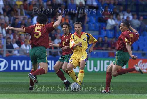 Arnhem, 17 juni 2000  Euro 2000
Roemenie-Portugal, eindstand 0-1
v.l.n.r.: Couto(5), Rui Costa(10), Petrescu(2) en Vidigal(4)
Europees Kampioenschap Voetbal 2000