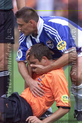 Rotterdam, 25 juni 2000   Euro 2000
Nederland-Yougoslavie, eindstand 6-1
Milosevic en Phillip Cocu  Blessure
Europees Kampioenschap Voetbal 2000