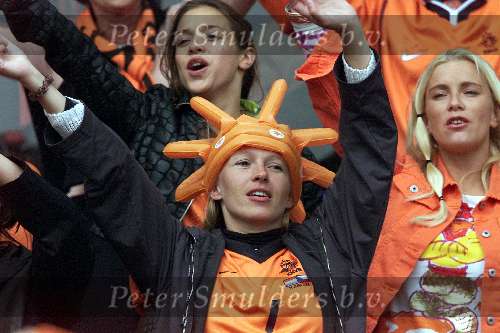 Rotterdam, 25 juni 2000   Euro 2000
Nederland-Yougoslavie, eindstand 6-1
Vrouw Phillip Cocu
Europees Kampioenschap Voetbal 2000