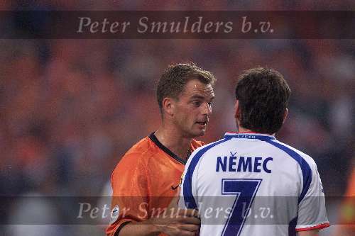 Amsterdam 11 juni 2000
Nederland-Tjechie 1-0 tijdens EK
Ronald de Boer met Nemec
Europees Kampioenschap Voetbal 2000