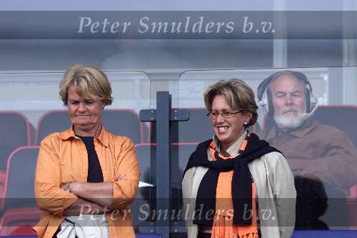 Rotterdam, 25 juni 2000   Euro 2000
Nederland-Yougoslavie, eindstand 6-1
Moeder en schoonmoeder Ronald de Boer
Europees Kampioenschap Voetbal 2000