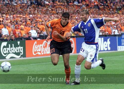 Rotterdam, 25 juni 2000   Euro 2000
Nederland-Yougoslavie, eindstand 6-1
Mihaljlovic in duel met Roy Makaay
Europees Kampioenschap Voetbal 2000