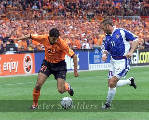 Rotterdam, 25 juni 2000   Euro 2000
Nederland-Yougoslavie, eindstand 6-1
Roy Makaay in duel met Mihajlovic
Europees Kampioenschap Voetbal 2000