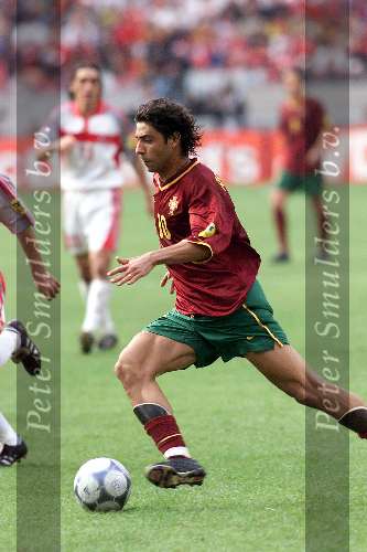 Amsterdam, 24 juni 2000   Euro 2000
Portugal-Turkije, eindstand 2-0
Rui Costa
Europees Kampioenschap Voetbal 2000