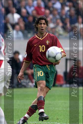Amsterdam, 24 juni 2000   Euro 2000
Portugal-Turkije, eindstand 2-0
Rui Costa
Europees Kampioenschap Voetbal 2000