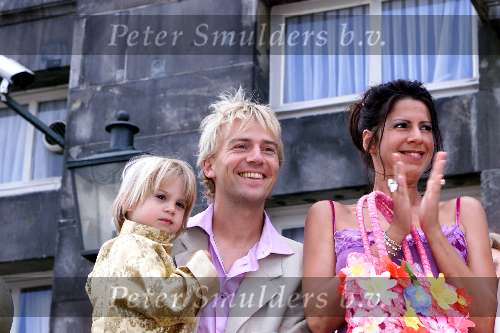 Den Bosch 29 juni 2001
Albert Verlinde en Onno Hoes trouwen.
Isa Hoes en Antonie Kamerling en hun zoontje Merlijn.