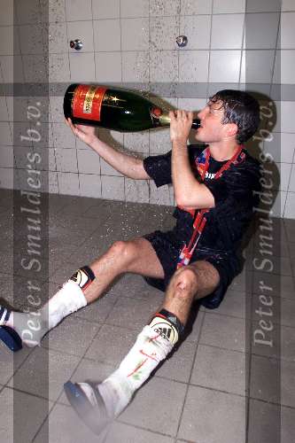 Eindhoven 6 mei 2001
PSV-Heerenveen 3-0
PSV Landskampioen 2000/2001
Arnold Bruggink aan de champagne