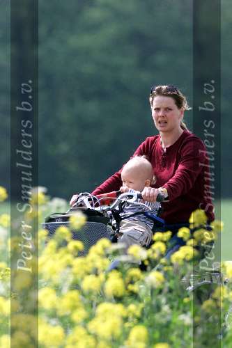 Neerijnen 3 mei 2001
Babette v Veen met haar zoontje