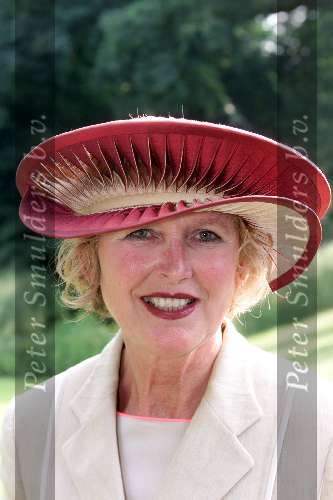 Breukelen 13 juni 2001
Haringparty op Neyenrode.
Mevr... van Cappello hoeden uit Nijmegen