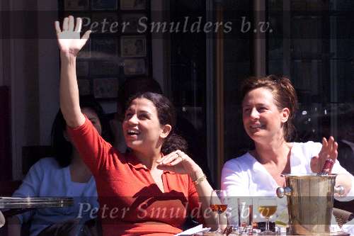 Amsterdam 7 mei 2001
Carmen Rijkaard op terras met een vriend.