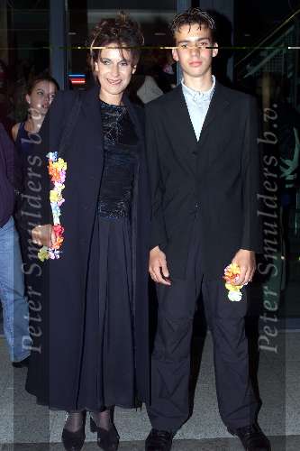 Scheveningen 19 juni 2001
Premiere van Pearl Harbour in het Pathe theater in Scheveningen.
Cilly Dartell met zoon