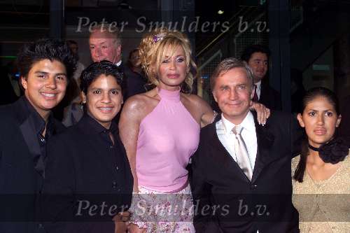 Scheveningen 19 juni 2001
Premiere van Pearl Harbour in het Pathe theater in Scheveningen.
Connie Breukhoven Hans Breukhoven Jordi Breukhoven