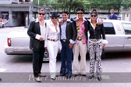 Utrecht 24 juni 2001
Premiere van Saturday Night Fever in Utrecht
Connie Breukhoven en Hans Breukhoven met gezin
