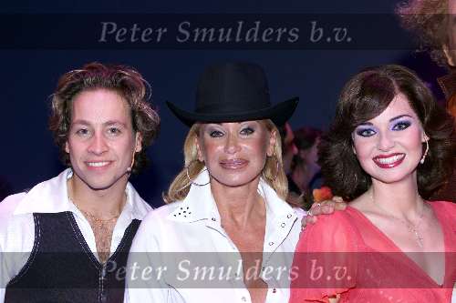 Utrecht 24 juni 2001
Premiere van Saturday Night Fever in Utrecht
Duncan Anepool , Connie Breukhoven en Claudia de Graaf
