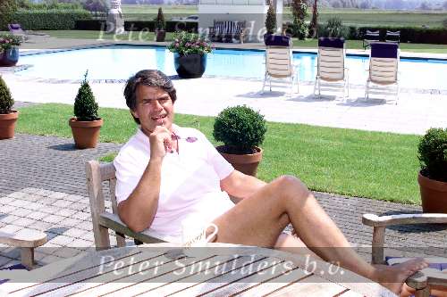 24 juni 2001
Het huis, zwembad en tuin van Emile Ratelband