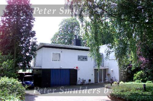 24 juni 2001
Het huis, zwembad en tuin van Emile Ratelband
