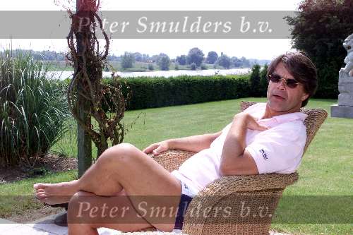 24 juni 2001
Het huis, zwembad en tuin van Emile Ratelband
