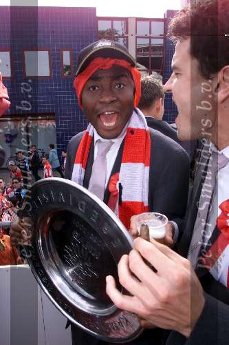 Eindhoven 6 mei 2001
PSV-Heerenveen 3-0
PSV Landskampioen 2000/2001
Eric Addo