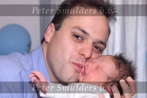 Fijnaart 25 juni 2001
Frans Bauer en zijn vriendin Mariska met hun zoontje Christiaan.