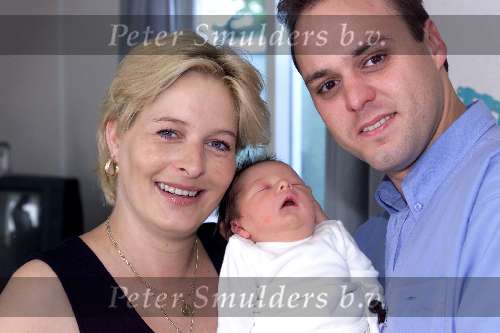 Fijnaart 25 juni 2001
Frans Bauer en zijn vriendin Mariska met hun zoontje Christiaan.