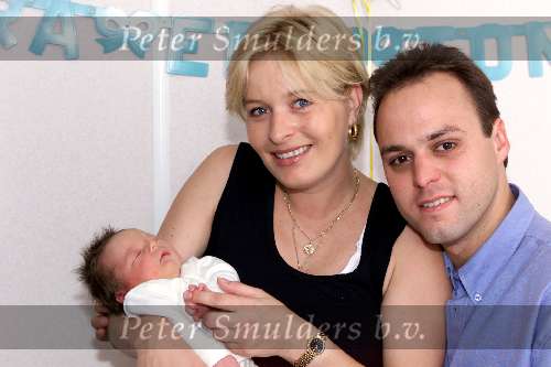Fijnaart 25 juni 2001
Frans Bauer en zijn vriendin Mariska met hun zoontje Christiaan.