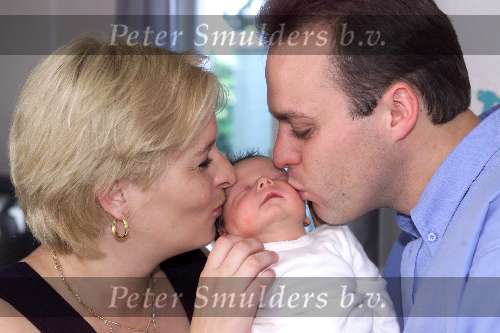 Fijnaart 25 juni 2001
Frans Bauer en zijn vriendin Mariska met hun zoontje Christiaan.