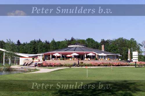 Veldhoven 11 mei 2001
Golfbaan Gendersteyn.
Clubhuis en puttinggreen  golfen