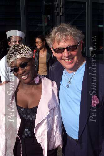 Scheveningen 19 juni 2001
Premiere van Pearl Harbour in het Pathe theater in Scheveningen.
Gerda Havertong met man